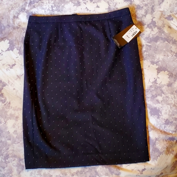 Gorgeous NWT RW&Co Navy Pencil Skirt - Picture 1 of 4